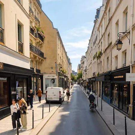 Beautiful Steps From Place Des Vosges شقة باريس