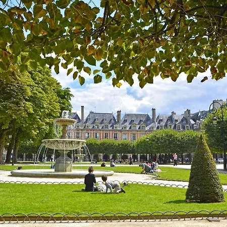 Beautiful Steps From Place Des Vosges *